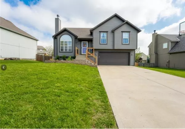 19290 W 209TH ST, Spring Hill, KS 66083