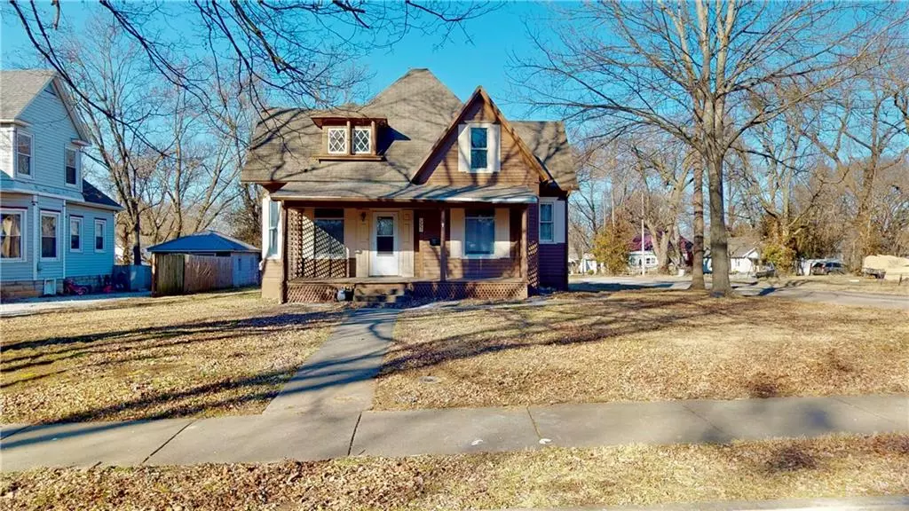 727 N Cedar ST, Nevada, MO 64772