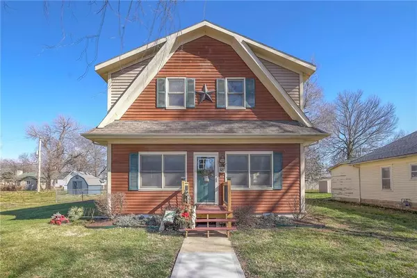 625 Locust ST, Wellsville, KS 66092