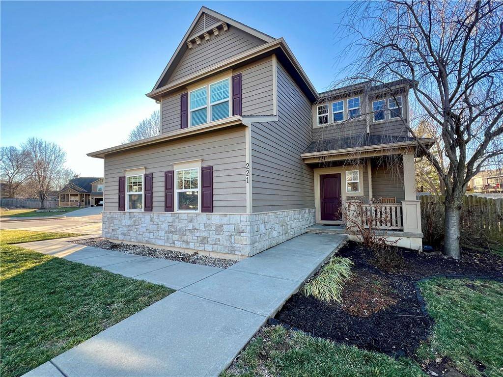 221 Aspen LN, Lawrence, KS 66049