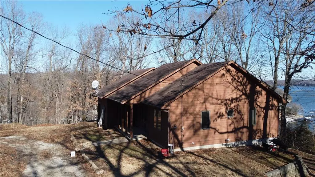 125 Golden Goose DR, Edwards, MO 65326