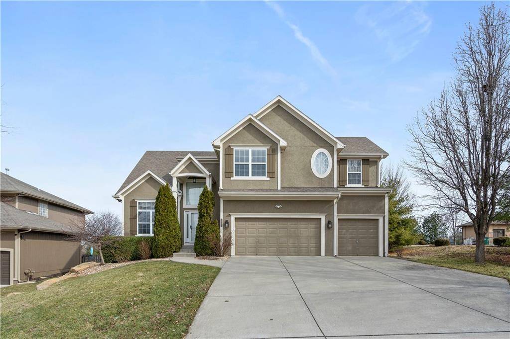 1013 SW Fiord DR, Lee's Summit, MO 64081
