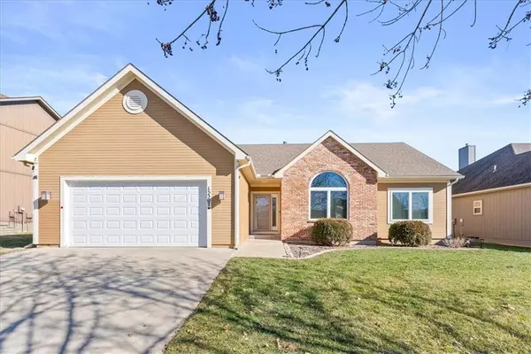 15307 S Greenwood ST, Olathe, KS 66062