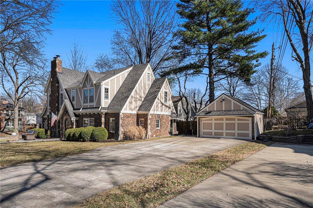 Kansas City, MO 64113,6701 Brookside RD