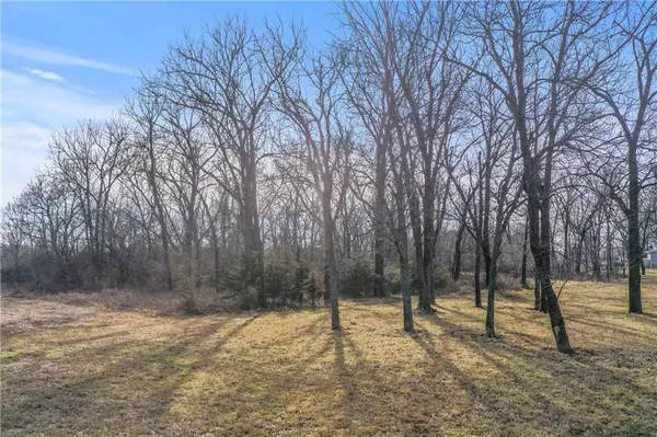 Paola, KS 66071,5 acres Plum Creek RD #W