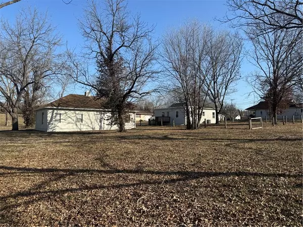 Osawatomie, KS 66064,301 Carr AVE