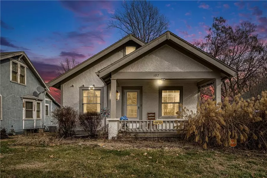 107 S Willow AVE, Sugar Creek, MO 64054