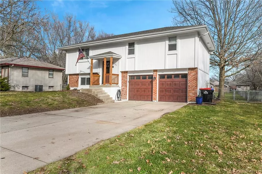 201 14th AVE, Greenwood, MO 64034