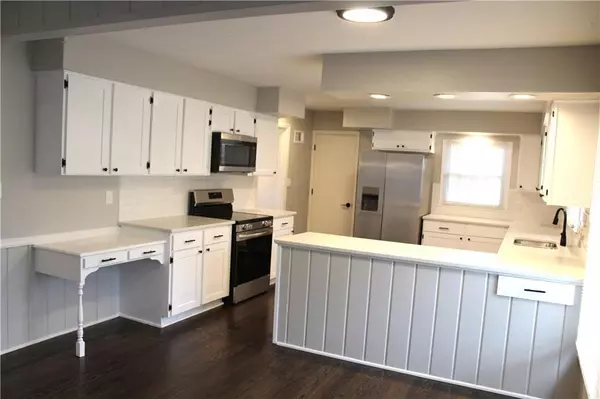 Kansas City, MO 64114,101 W 116th ST