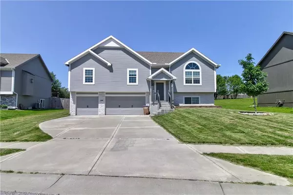 Raymore, MO 64083,810 Cedar Ridge DR