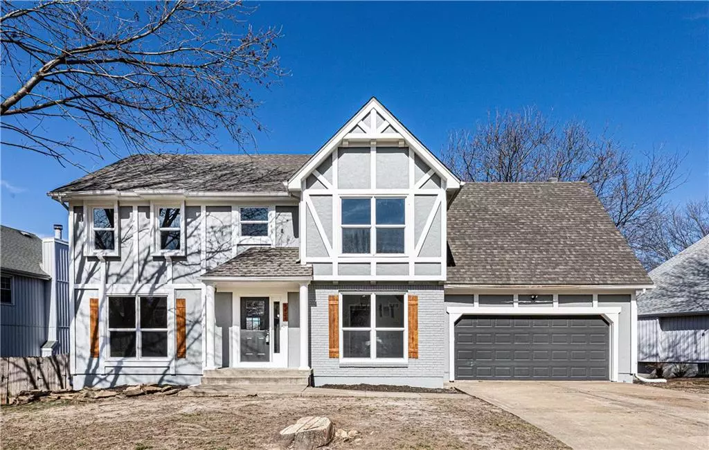 Lenexa, KS 66215,8424 Greenwood CT