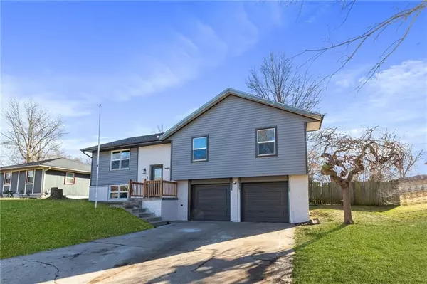 1105 Halsey TER, Harrisonville, MO 64701