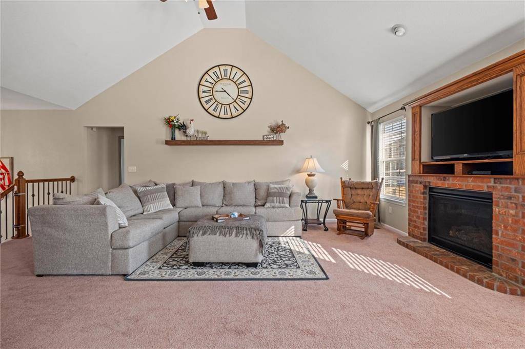 Tonganoxie, KS 66086,827 N Chestnut DR