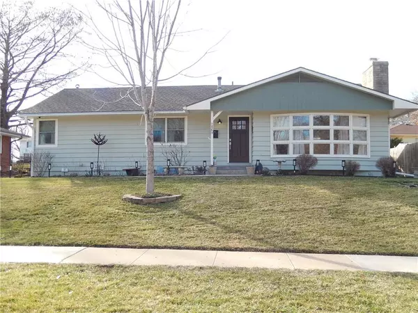 2869 SW College CT, Topeka, KS 66611