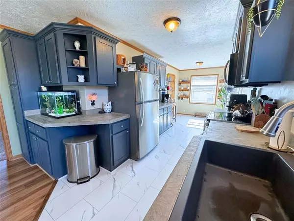 Centerview, MO 64019,34 NW 281 RD