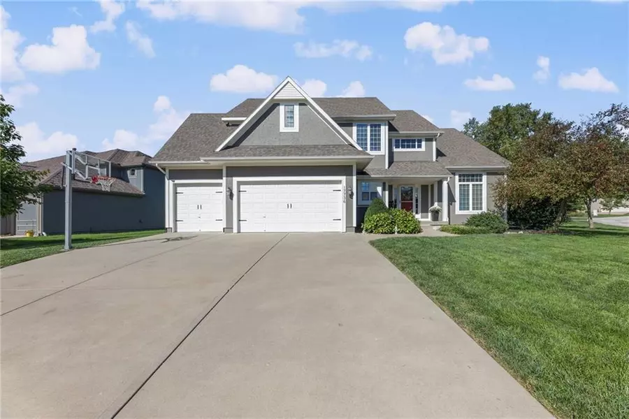 17736 S Roundtree DR, Olathe, KS 66062