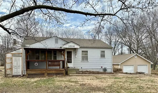 Tonganoxie, KS 66086,1016 S Delaware ST