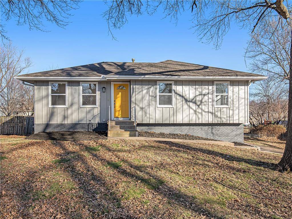 303 NE Sharon DR, Lee's Summit, MO 64063
