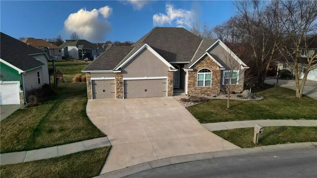 4715 Corinth DR, St Joseph, MO 64506