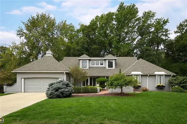 8220 Rosewood LN, Prairie Village, KS 66208