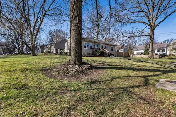 Roeland Park, KS 66205,5240 Alder DR
