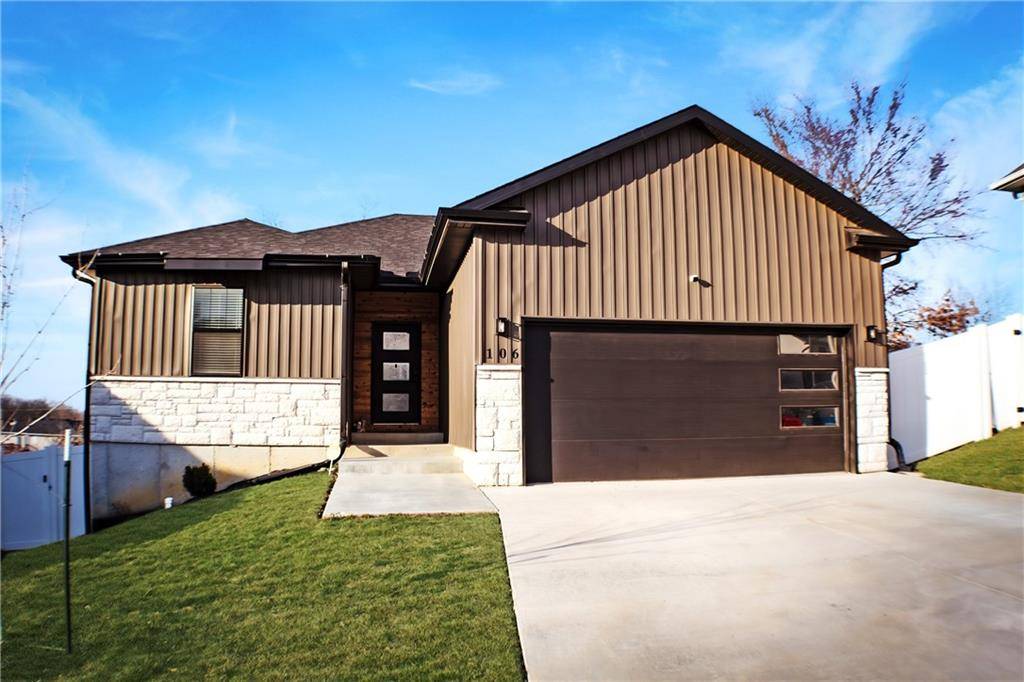 106 Newberry CT, Knob Noster, MO 65336