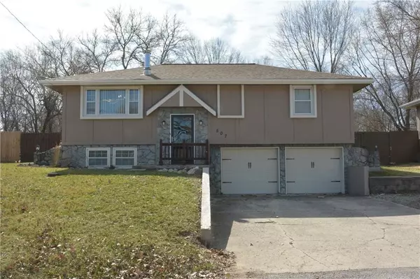 507 E Forest ST, Harrisonville, MO 64701