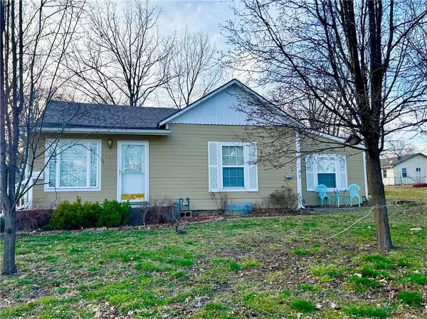 604 West ST, Harrisonville, MO 64701