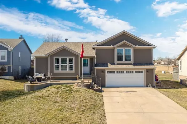 962 Stone Creek CIR, Gardner, KS 66030