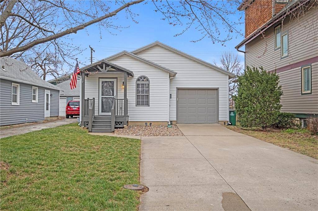 2102 W 47th TER,  Westwood,  KS 66205