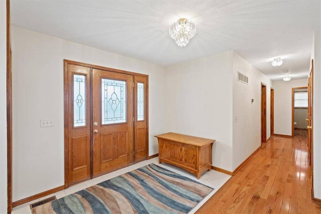 Pleasant Hill, MO 64080,606 Canyon DR