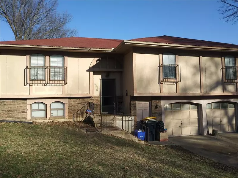 8901 Oak ST, Kansas City, MO 64114