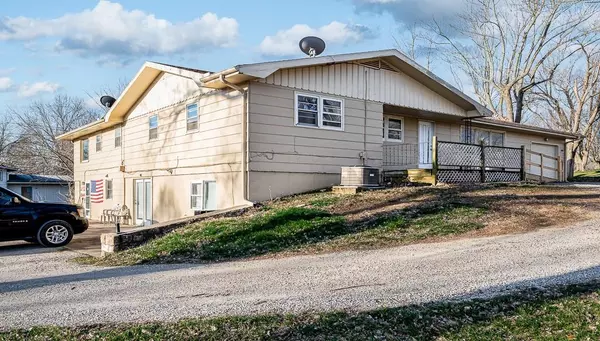 Mclouth, KS 66054,309 E Lake ST