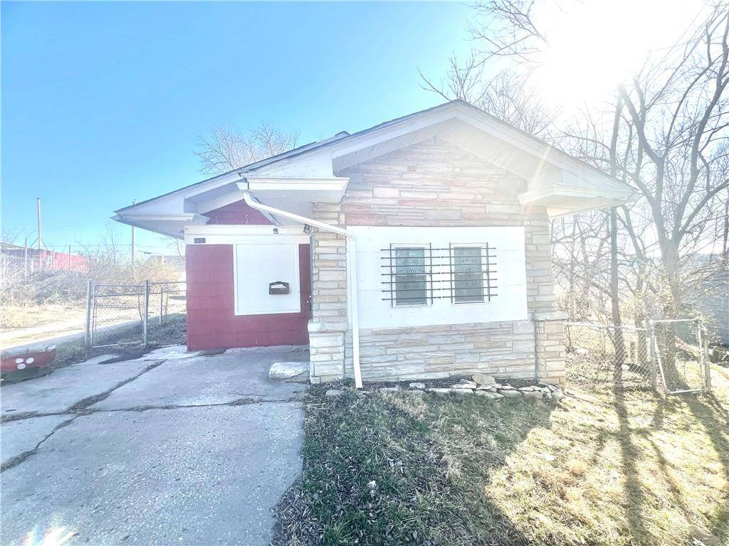5435 E 28th TER, Kansas City, MO 64128
