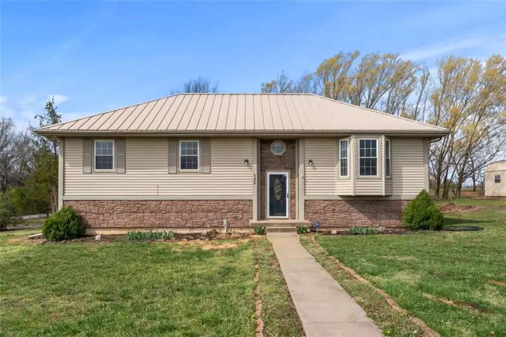 Knob Noster, MO 65336,130 NE 1261 ST