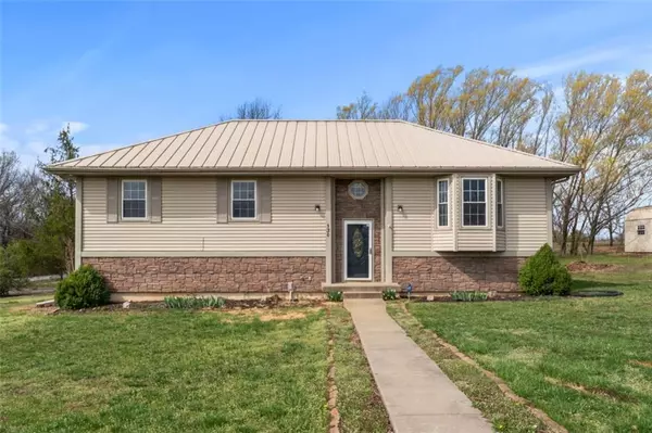 130 NE 1261 ST, Knob Noster, MO 65336