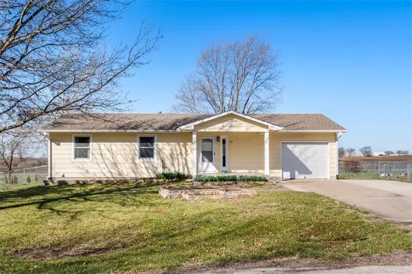 Overbrook, KS 66524,301 Surrey LN