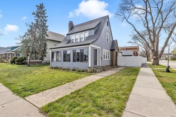 2124 Gentry ST, North Kansas City, MO 64116