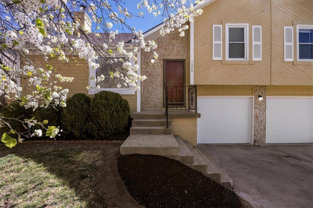 Overland Park, KS 66210,11605 Oakmont ST
