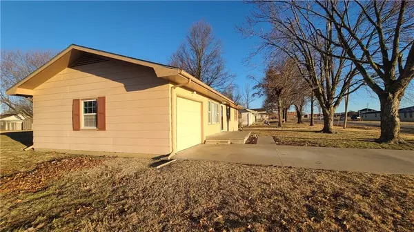 Uniontown, KS 66779,303 Clay ST