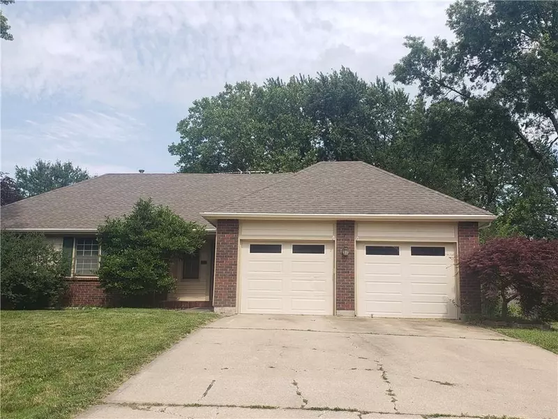 107 N Park DR, Raymore, MO 64083