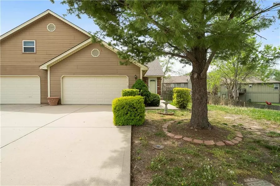 505 East 7th ST, Kearney, MO 64060