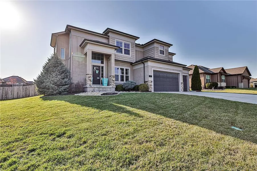 1582 Woodland RD, Greenwood, MO 64034