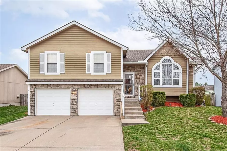 1426 Redwood DR, Eudora, KS 66025