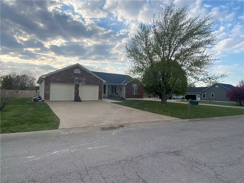 901 Orchid ST, Garden City, MO 64747