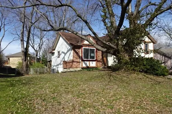 10112 W 59th TER, Shawnee, KS 66203