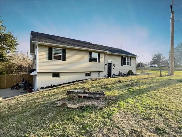 Nevada, MO 64772,14932 E Redbird RD