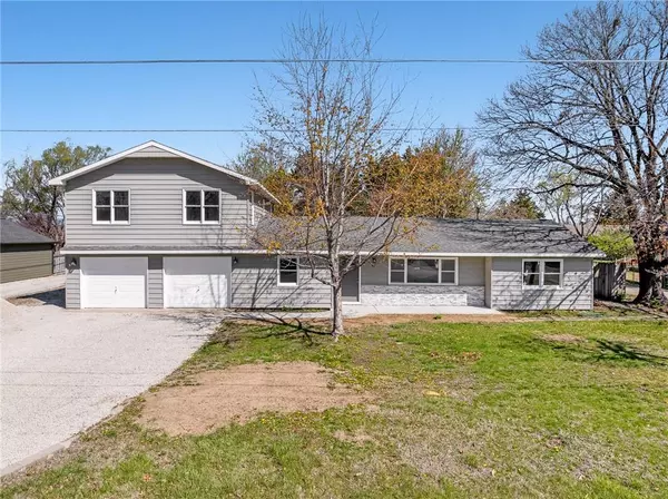 403 W 19th ST, Ottawa, KS 66067