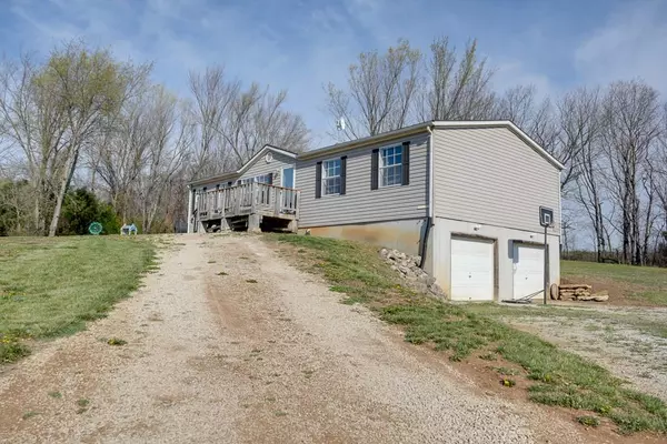 Centerview, MO 64019,965 NW 525th RD