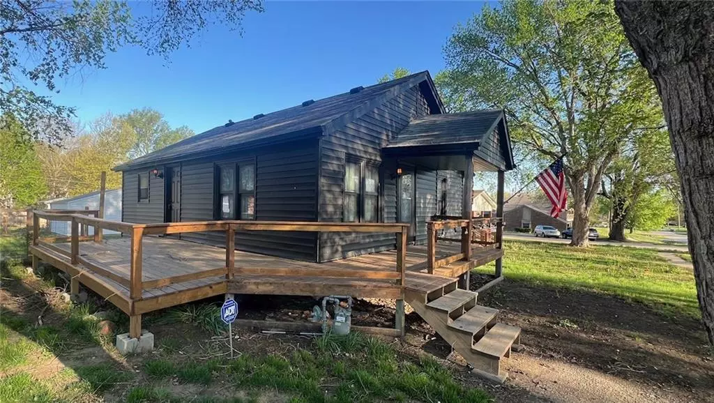 Tonganoxie, KS 66086,208 S Delaware ST